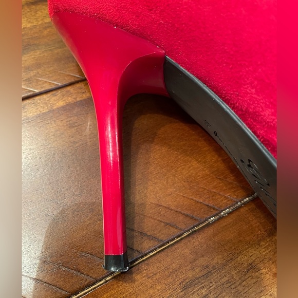 Guess Red Suede Pumps 3.5” Heels - Picture 13 of 16
